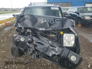 2008 Jeep Commander Sport z VIN 1J8HG48KX8C149885, wystawiony jako Copart lot #55042915 z przebiegiem 243 357 mil mil oraz Czysty tytuł • Clean title. Historia ofert i sprzedaży dostępna na DreamBid. Obrazek 5.