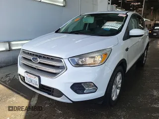 2017 Ford Escape SE z VIN 1FMCU0GD4HUB05330, wystawiony jako IAAI lot #42396863 z przebiegiem 66 420 mil mil oraz . Historia ofert i sprzedaży dostępna na DreamBid. Obrazek 4.