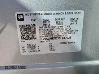 2024 Chevrolet Equinox LS z VIN 3GNAXHEG2RL139025, wystawiony jako Copart lot #55295365 z przebiegiem 15 901 mil mil oraz Szkoda całkowita • Salvage title. Historia ofert i sprzedaży dostępna na DreamBid. Obrazek 13.