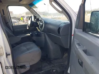 2008 Ford Econoline Cargo Commercial z VIN 1FTNE14W58DA40493, wystawiony jako IAAI lot #41682241 z przebiegiem 272 211 mil mil oraz . Historia ofert i sprzedaży dostępna na DreamBid. Obrazek 5.