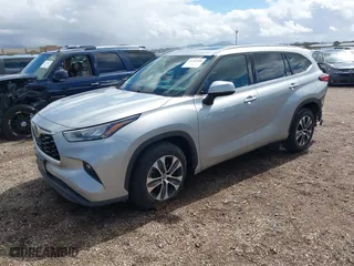 2020 Toyota Highlander XLE with VIN 5TDGZRAH5LS502260, listed as a IAAI auction lot 41743209 with 105,108 mi miles. Bid and sale history available at carsss.com. Image 18.