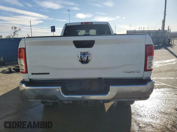 2024 Ram 2500 Big Horn z VIN 3C6UR5JL3RG337551, wystawiony jako Copart lot #47143015 z przebiegiem 12 473 mil mil oraz Czysty tytuł • Clean title. Historia ofert i sprzedaży dostępna na DreamBid. Obrazek 6.
