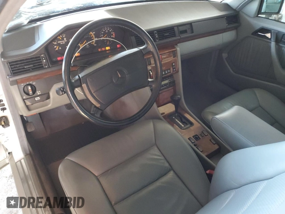 1991 Mercedes-Benz 300 CE с VIN WDBEA51D3MB285660, выставлен на аукционе Copart как лот 49656285 с пробегом 93 772 миль миль и Списание • Salvage title. История ставок и продаж доступна на DreamBid. Изображение 8.