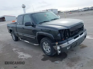 2004 Chevrolet Silverado 1500 with VIN 1GCEK19T54E185903, listed as a IAAI auction lot 41393916 with 208,422 mi miles and . Bid and sale history available at DreamBid. Image 1.