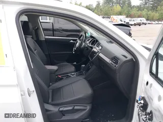 2019 Volkswagen Tiguan SE with VIN 3VV2B7AX5KM049686, listed as a IAAI auction lot 40280519 with 46,114 mi miles. Bid and sale history available at carsss.com. Image 5.