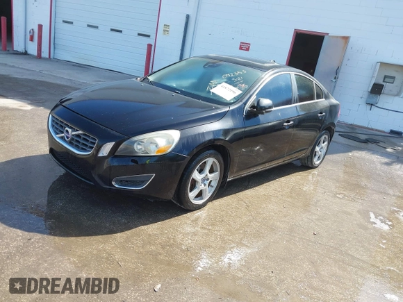 2012 Volvo S60 T5 с VIN YV1622FS2C2092353, выставлен на аукционе IAAI как лот 41872196 с пробегом Не указан миль и . История ставок и продаж доступна на DreamBid. Изображение 2.