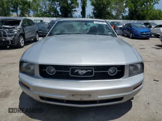 2009 Ford Mustang with VIN 1ZVHT80N095138283, listed as a Copart auction lot 63995925 with 260,699 mi miles and Clean title. Bid and sale history available at DreamBid. Image 5.