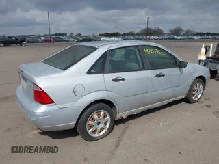 2005 Ford Focus S with VIN 1FAFP34N95W233320, listed as a IAAI auction lot 42071851 with 166,316 mi miles. Bid and sale history available at carsss.com. Image 4.