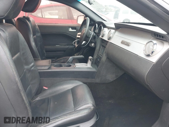2006 Ford Mustang Standard with VIN 1ZVFT80N365183432, listed as a IAAI auction lot 42200159 with 192,140 mi miles and . Bid and sale history available at carsss.com. Image 5.