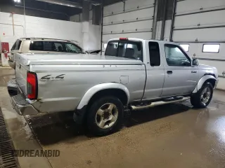 2000 Nissan Frontier XE z VIN 1N6ED26Y2YC369789, wystawiony jako Copart lot #53255695 z przebiegiem 165 792 mil mil oraz Czysty tytuł • Clean title. Historia ofert i sprzedaży dostępna na DreamBid. Obrazek 3.
