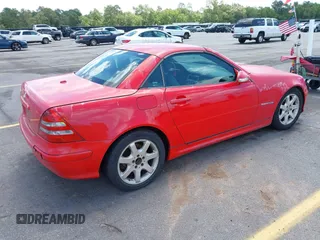 2003 Mercedes-Benz SLK 230 Kompressor z VIN WDBKK49F63F284252, wystawiony jako IAAI lot #42307320 z przebiegiem 180 893 mil mil oraz . Historia ofert i sprzedaży dostępna na DreamBid. Obrazek 4.