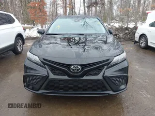 2022 Toyota Camry SE with VIN 4T1G11AK9NU714724, listed as a IAAI auction lot 41504720 with 63,237 mi miles. Bid and sale history available at carsss.com. Image 12.