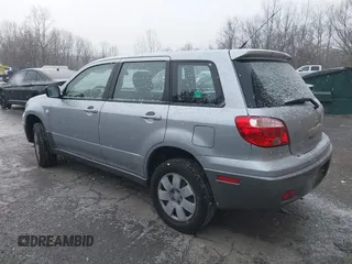 2005 Mitsubishi Outlander LS with VIN JA4LX31F25U045299, listed as a IAAI auction lot 41339369 with 100,697 mi miles. Bid and sale history available at carsss.com. Image 3.