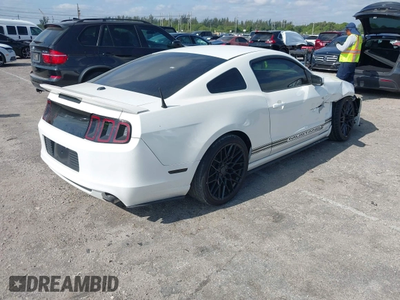 2013 Ford Mustang V6 z VIN 1ZVBP8AM2D5250074, wystawiony jako IAAI lot #42081635 z przebiegiem 135 958 mil mil oraz . Historia ofert i sprzedaży dostępna na DreamBid. Obrazek 4.