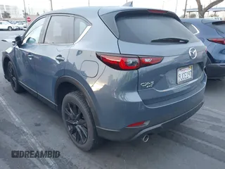 2024 Mazda CX-5 S Carbon Edition z VIN JM3KFBCM6R0359097, wystawiony jako IAAI lot #41743569 z przebiegiem 13 114 mil mil oraz . Historia ofert i sprzedaży dostępna na DreamBid. Obrazek 3.