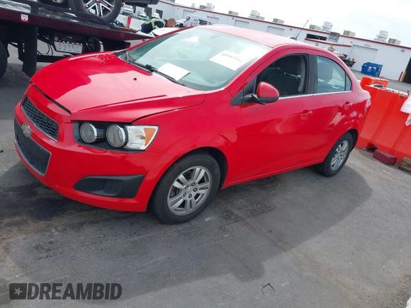 2015 Chevrolet Sonic LT z VIN 1G1JC5SH1F4139849, wystawiony jako IAAI lot #41993984 z przebiegiem 147 240 mil mil oraz . Historia ofert i sprzedaży dostępna na DreamBid. Obrazek 2.