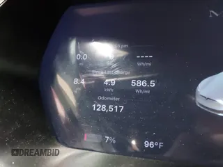 2017 Tesla Model S 100D z VIN 5YJSA1E2XHF224671, wystawiony jako IAAI lot #42665581 z przebiegiem 128 517 mil mil oraz . Historia ofert i sprzedaży dostępna na DreamBid. Obrazek 15.