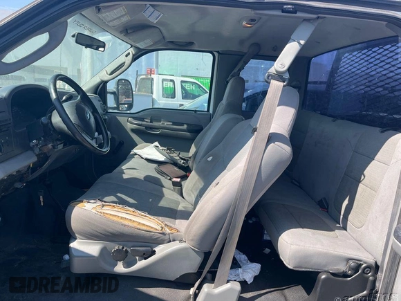 2006 Ford F-250 z VIN 1FDSX215X6ED85987, wystawiony jako IAAI lot #42764950 z przebiegiem 185 352 mil mil oraz . Historia ofert i sprzedaży dostępna na DreamBid. Obrazek 2.