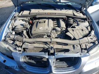 2011 BMW 3 Series 328i xDrive z VIN WBAPK5C52BF124605, wystawiony jako IAAI lot #41585190 z przebiegiem 108 000 mil mil oraz . Historia ofert i sprzedaży dostępna na DreamBid. Obrazek 10.