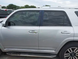 2017 Toyota 4Runner SR5 z VIN JTEBU5JR3H5427660, wystawiony jako IAAI lot #42477925 z przebiegiem 95 815 mil mil oraz . Historia ofert i sprzedaży dostępna na DreamBid. Obrazek 15.