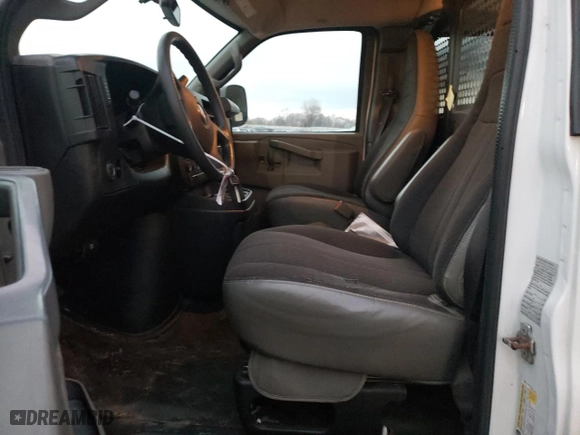 2019 GMC Savana Cargo Van with VIN 1GTW7AFG6K1314555, listed as a Copart auction lot 84902994 with 258,571 mi miles and Salvage Title. Bid and sale history available at carsss.com. Image 7.