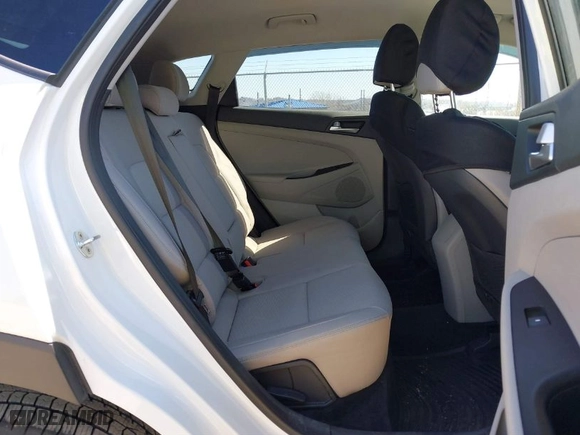 2021 Hyundai Tucson SE with VIN KM8J2CA44MU332082, listed as a IAAI auction lot 41890728 with 31,760 mi miles. Bid and sale history available at carsss.com. Image 8.