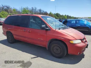 2000 Dodge Caravan SE with VIN 1B4GP44R7YB779226, listed as a Copart auction lot 56919784 with 202,679 mi miles and Salvage Title. Bid and sale history available at carsss.com. Image 4.