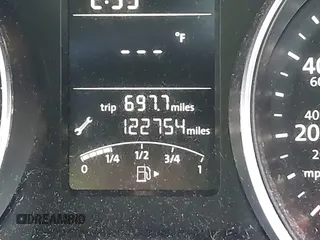 2015 Volkswagen Jetta SE z VIN 3VWD07AJ1FM277499, wystawiony jako IAAI lot #42085122 z przebiegiem 122 754 mil mil oraz . Historia ofert i sprzedaży dostępna na DreamBid. Obrazek 15.