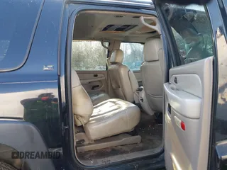 2002 Chevrolet Suburban Z71 with VIN 3GNFK16Z42G199561, listed as a IAAI auction lot 41442707 with 229,823 mi miles. Bid and sale history available at carsss.com. Image 8.