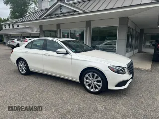 2017 Mercedes-Benz E 300 Luxury z VIN WDDZF4KB3HA208509, wystawiony jako Copart lot #59420695 z przebiegiem 152 021 mil mil oraz Czysty tytuł • Clean title. Historia ofert i sprzedaży dostępna na DreamBid. Obrazek 1.
