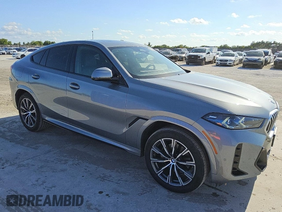2025 BMW X6 xDrive40i z VIN 5UX33EX02S9W99295, wystawiony jako Copart lot #56997185 z przebiegiem 31 308 mil mil oraz Czysty tytuł • Clean title. Historia ofert i sprzedaży dostępna na DreamBid. Obrazek 4.