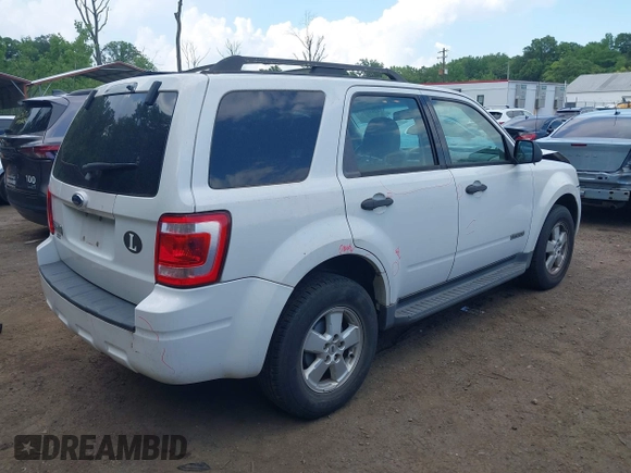 2008 Ford Escape XLT z VIN 1FMCU03108KC68967, wystawiony jako IAAI lot #42602224 z przebiegiem 105 580 mil mil oraz . Historia ofert i sprzedaży dostępna na DreamBid. Obrazek 4.