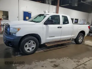 2010 Toyota Tundra z VIN 5TFUM5F19AX010232, wystawiony jako Copart lot #55364055 z przebiegiem 216 783 mil mil oraz Czysty tytuł • Clean title. Historia ofert i sprzedaży dostępna na DreamBid. Obrazek 1.