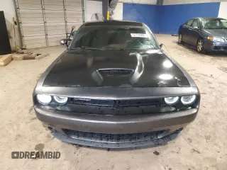 2017 Dodge Challenger R/T z VIN 2C3CDZBT3HH532092, wystawiony jako Copart lot #57772995 z przebiegiem 86 874 mil mil oraz Szkoda całkowita • Salvage title. Historia ofert i sprzedaży dostępna na DreamBid. Obrazek 5.