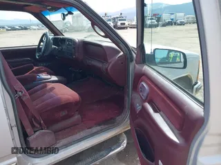 1997 Chevrolet Suburban with VIN 1GNFK16R3VJ330935, listed as a IAAI auction lot 41997594 with 231,497 mi miles and . Bid and sale history available at DreamBid. Image 5.