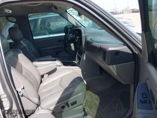 2004 Chevrolet Tahoe LT with VIN 1GNEK13Z44R135183, listed as a IAAI auction lot 42062992 with 248,360 mi miles. Bid and sale history available at carsss.com. Image 5.