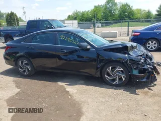 2025 Hyundai Elantra SEL Convenience z VIN KMHLS4DG9SU910615, wystawiony jako IAAI lot #42296527 z przebiegiem 11 590 mil mil oraz . Historia ofert i sprzedaży dostępna na DreamBid. Obrazek 13.