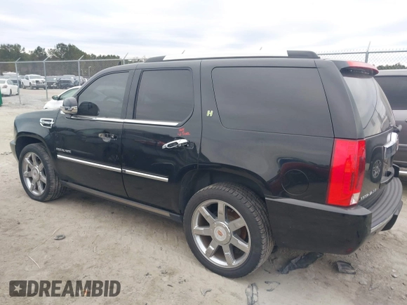 2013 Cadillac Escalade z VIN 1GYS4EEJXDR123523, wystawiony jako IAAI lot #41297183 z przebiegiem 98 248 mil mil oraz . Historia ofert i sprzedaży dostępna na DreamBid. Obrazek 14.