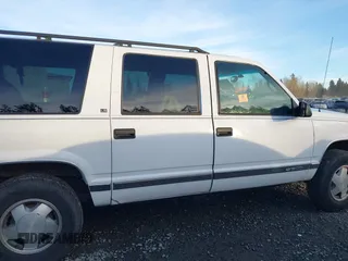 1997 Chevrolet Suburban with VIN 3GNFK16RXVG102805, listed as a IAAI auction lot 41559415 with 1 mi miles. Bid and sale history available at carsss.com. Image 12.