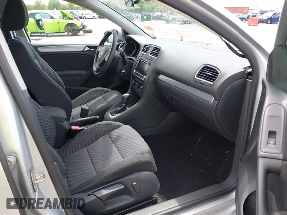 2013 Volkswagen Golf w/Conv & Sunroof с VIN WVWDB7AJ0DW138541, выставлен на аукционе IAAI как лот 42173133 с пробегом 44 910 миль миль и . История ставок и продаж доступна на DreamBid. Изображение 5.