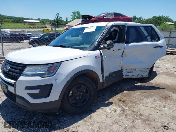 2017 Ford Police Interceptor Utility z VIN 1FM5K8AR9HGD26082, wystawiony jako IAAI lot #42302735 z przebiegiem 168 705 mil mil oraz . Historia ofert i sprzedaży dostępna na DreamBid. Obrazek 18.