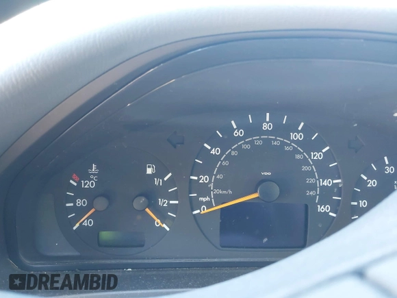 2003 Mercedes-Benz CLK 320 z VIN WDBLK65GX3T143863, wystawiony jako IAAI lot #41704225 z przebiegiem Nie podano mil oraz . Historia ofert i sprzedaży dostępna na DreamBid. Obrazek 7.