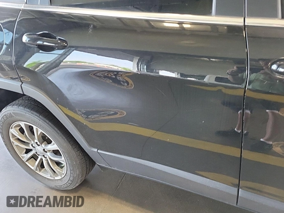 2021 Jeep Cherokee Latitude Plus z VIN 1C4PJLLB5MD223983, wystawiony jako IAAI lot #42741294 z przebiegiem 49 704 mil mil oraz . Historia ofert i sprzedaży dostępna na DreamBid. Obrazek 21.