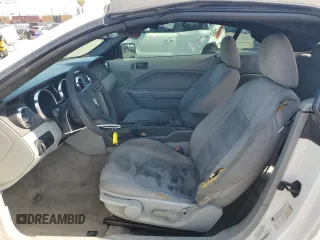 2007 Ford Mustang Deluxe z VIN 1ZVFT84NX75272930, wystawiony jako Copart lot #61072165 z przebiegiem 137 513 mil mil oraz Szkoda całkowita • Salvage title. Historia ofert i sprzedaży dostępna na DreamBid. Obrazek 7.