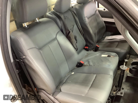 2014 Ford F-350 XL z VIN 1FTBF3A65EEB30118, wystawiony jako IAAI lot #42731343 z przebiegiem 114 298 mil mil oraz . Historia ofert i sprzedaży dostępna na DreamBid. Obrazek 24.