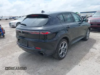 2024 Alfa Romeo Tonale Veloce z VIN ZASPATDW3R3048717, wystawiony jako IAAI lot #41831620 z przebiegiem 6 781 mil mil oraz . Historia ofert i sprzedaży dostępna na DreamBid. Obrazek 4.