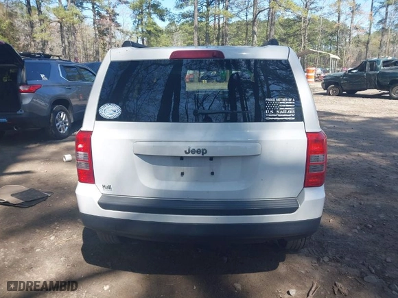 2015 Jeep Patriot Altitude Edition with VIN 1C4NJPBA7FD410300, listed as a IAAI auction lot 41938552 with 175,751 mi miles. Bid and sale history available at carsss.com. Image 16.