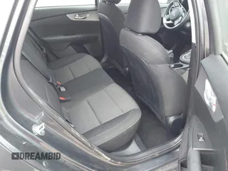 2024 Kia Forte LXS z VIN 3KPF24AD8RE754569, wystawiony jako IAAI lot #42220973 z przebiegiem 36 854 mil mil oraz . Historia ofert i sprzedaży dostępna na DreamBid. Obrazek 8.