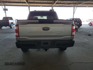 2022 Ford F-150 z VIN 1FTFW1P83NKE90049, wystawiony jako Copart lot #57120225 z przebiegiem Nie podano mil oraz Szkoda całkowita • Salvage title. Historia ofert i sprzedaży dostępna na DreamBid. Obrazek 6.