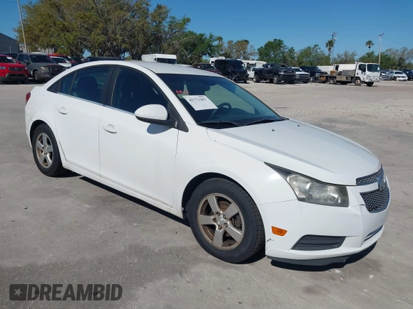 2014 Chevrolet Cruze 1LT z VIN 1G1PC5SB2E7425955, wystawiony jako IAAI lot #41771467 z przebiegiem 125 816 mil mil oraz . Historia ofert i sprzedaży dostępna na DreamBid. Obrazek 1.